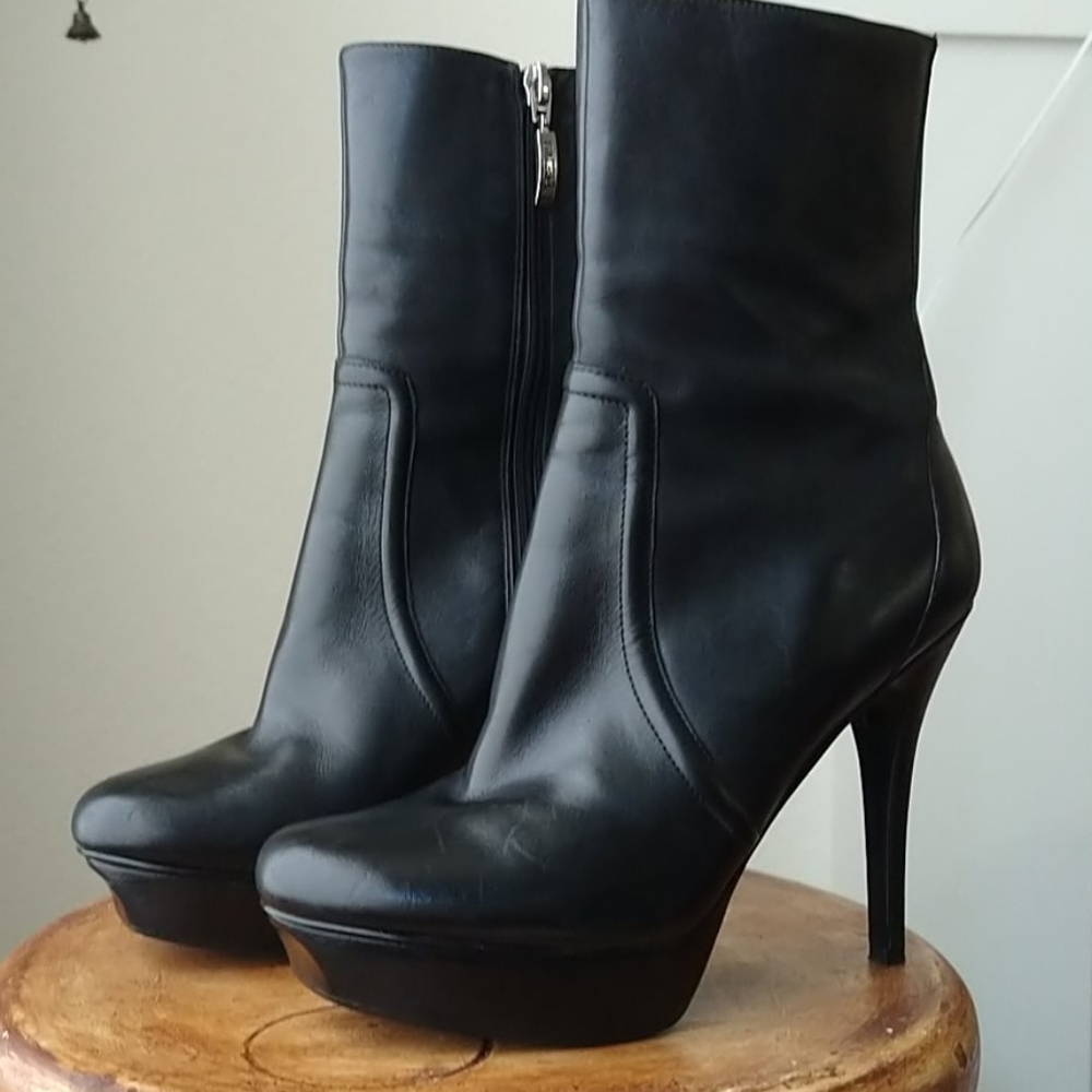 GUESS Black leather boots 6 1/2